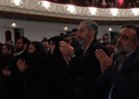 «ایرانیان» با استقبال مخاطبان در تالار وحدت روی صحنه رفت
