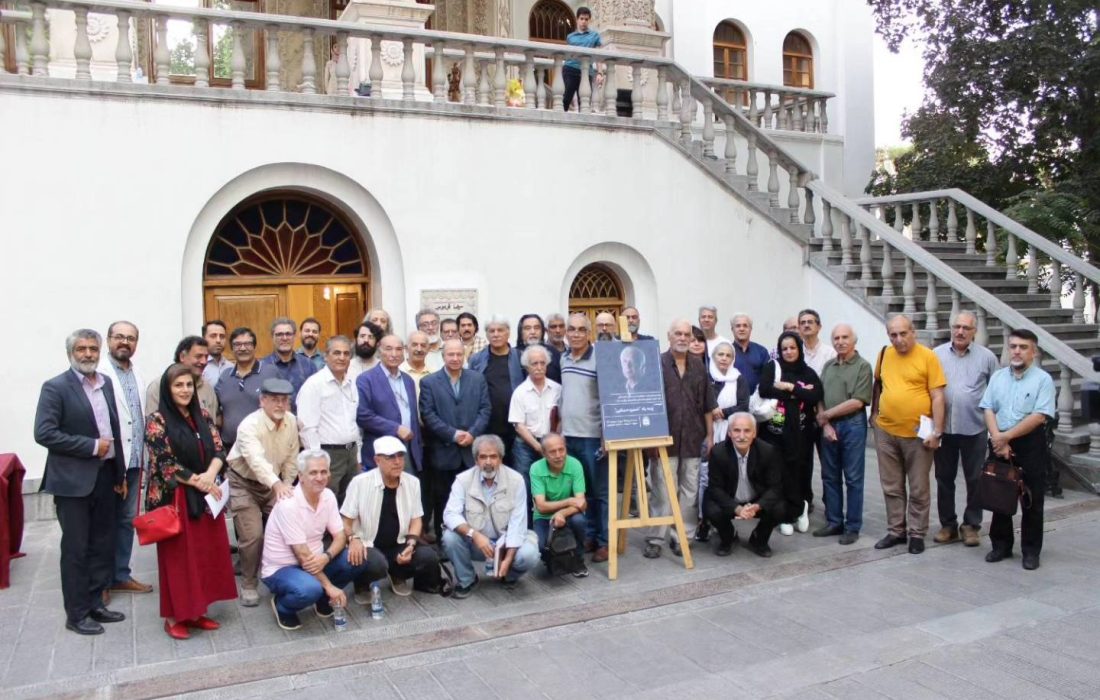 سینایی بنیان‌گذار مستند پرتره بود